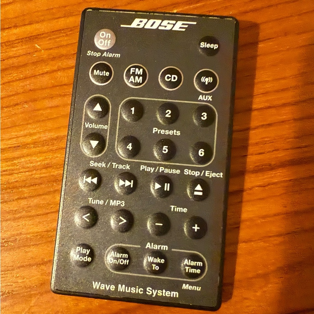 Bose Cream Wave Music System with Accessories - Picture 7 of 11